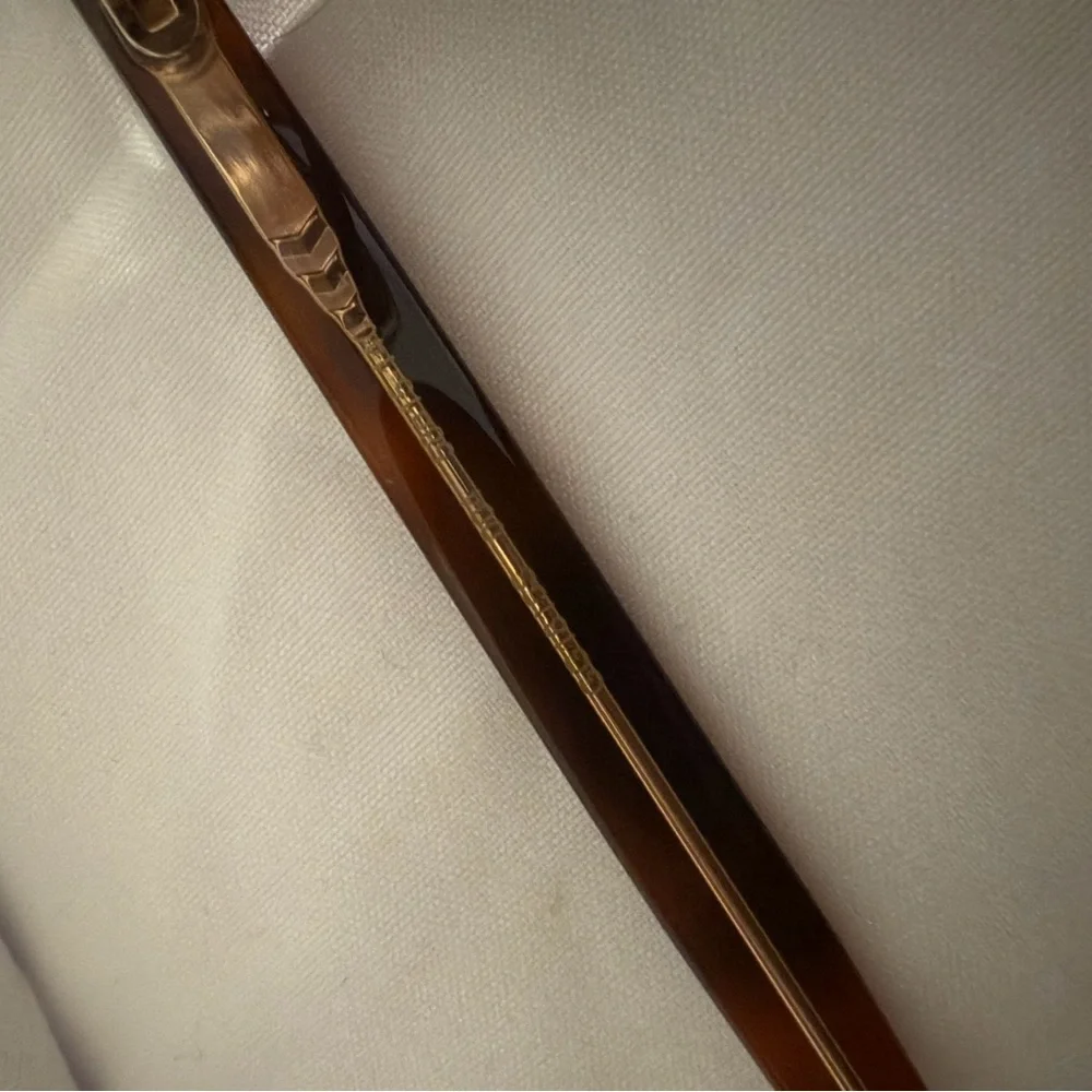 Gucci Tortoiseshell Cat-Eye Sunglasses with Gold Logo - Picture 3 of 3
